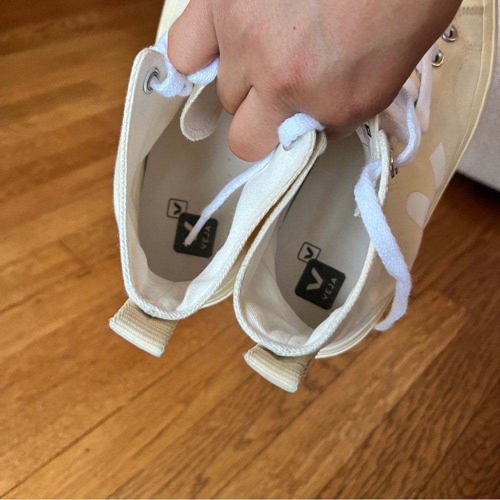 VEJA Women's High-Top Sneakers - Cream - Picture 11 of 11